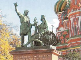 Н. М. Карамзин был инициатором установления памятников выдающимся деятелям истории, в частности Минину и Пожарскому