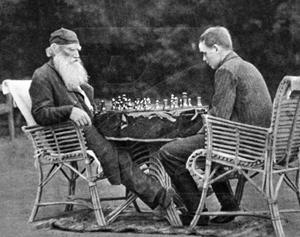Лев Толстой играет в шахматы