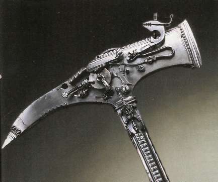 оружие начала XVII в. - боевой топорик в сочетании с колесцовым пистолетом.