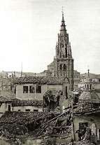 Вид разрушенного Толедо из Алькасара. Бомбили сам город франкисты. Октябрь 1936-го